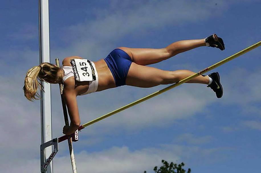 Ecco Arna in azione sulla pedana del salto con l&#39;asta (da Instagram)